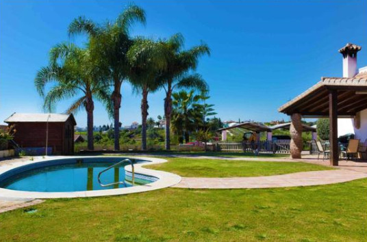 Villa in Estepona