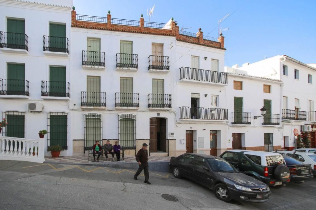 Commercial property in Tolox