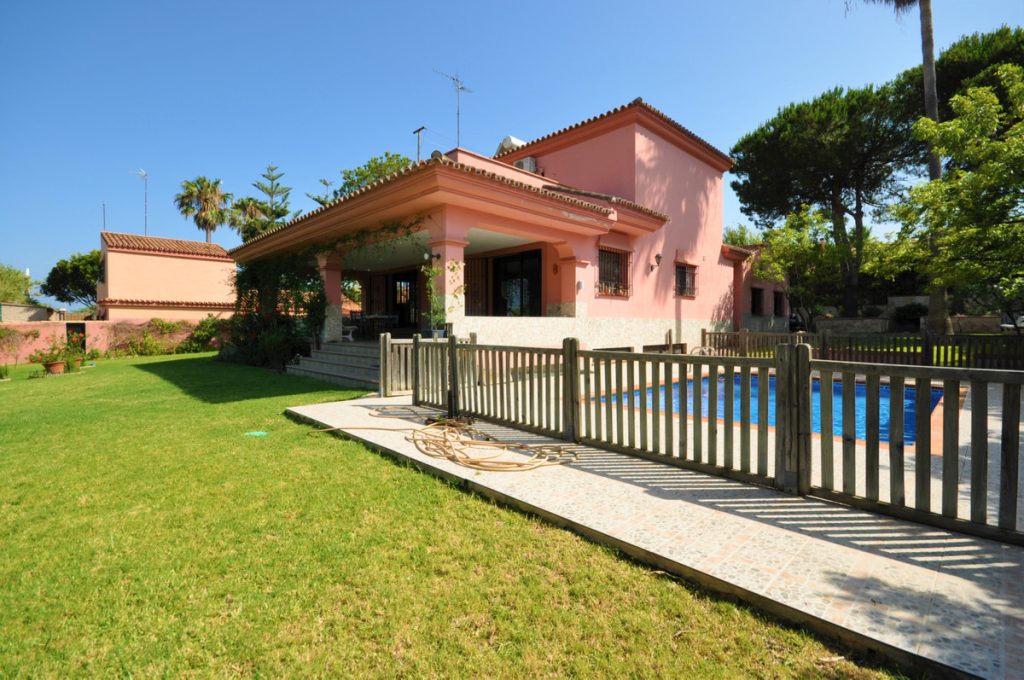 Villa in Casares