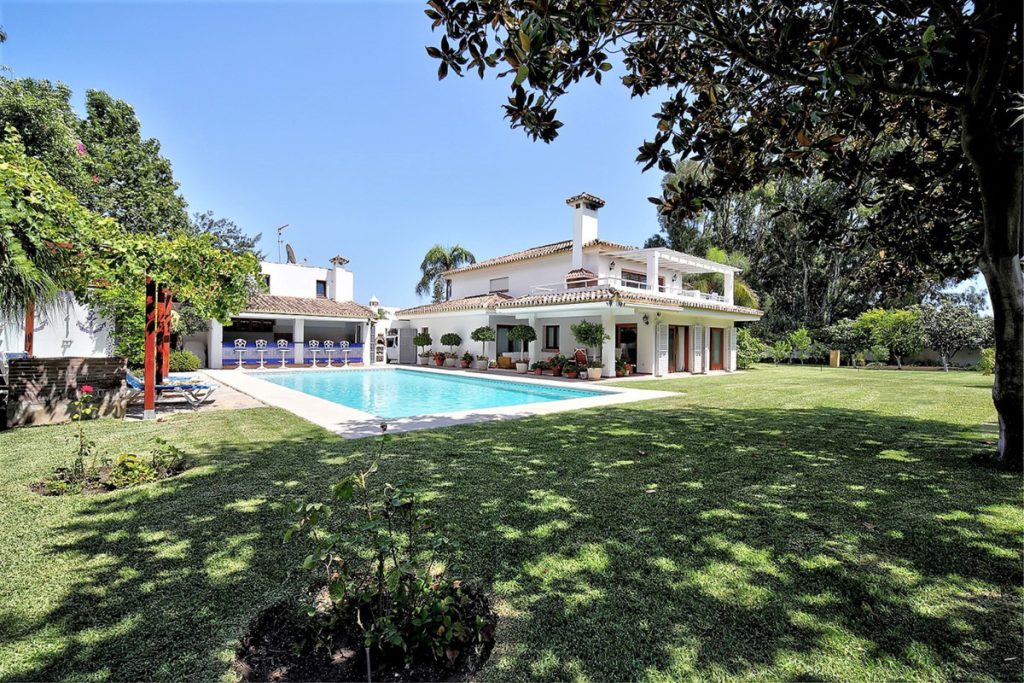 Villa in Estepona