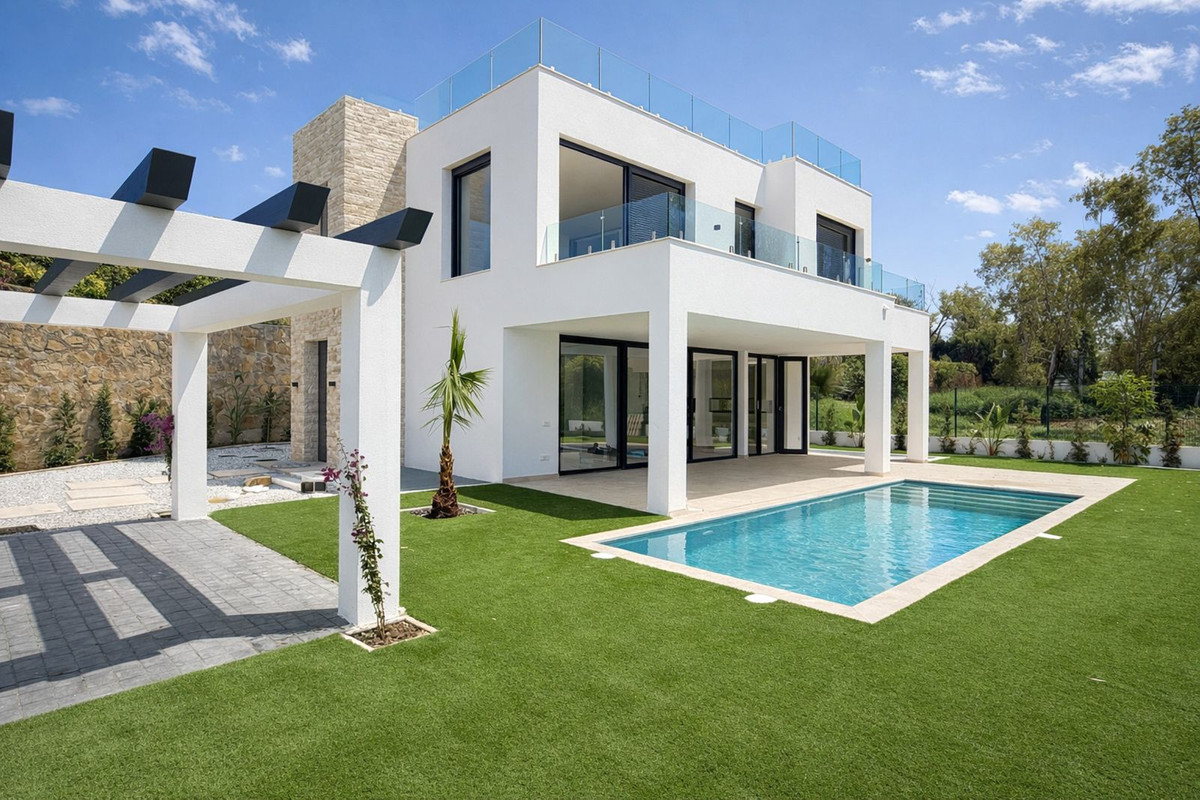 Villa in New Golden Mile