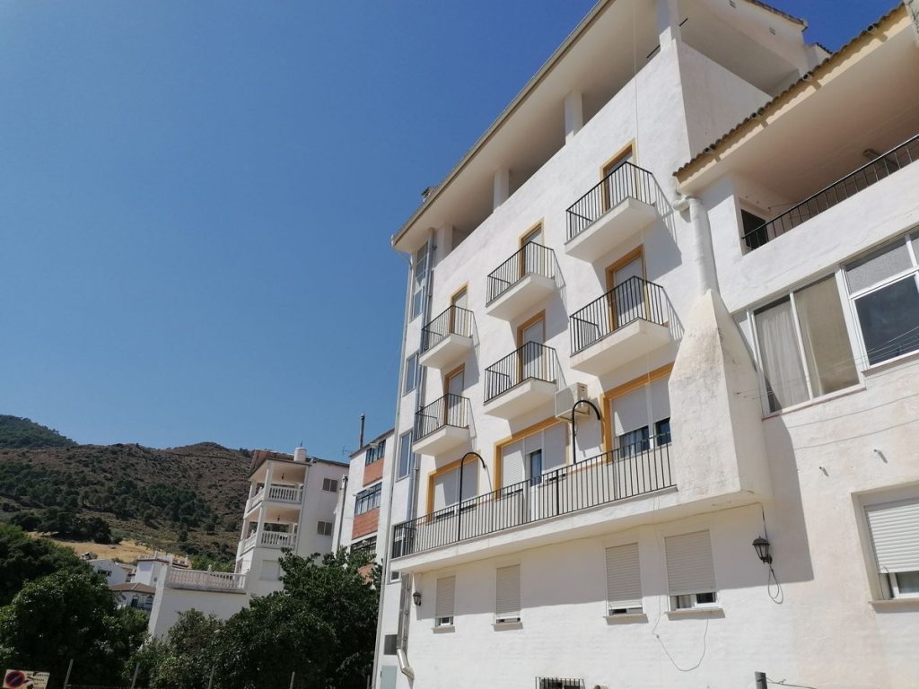 Commercial property in Tolox