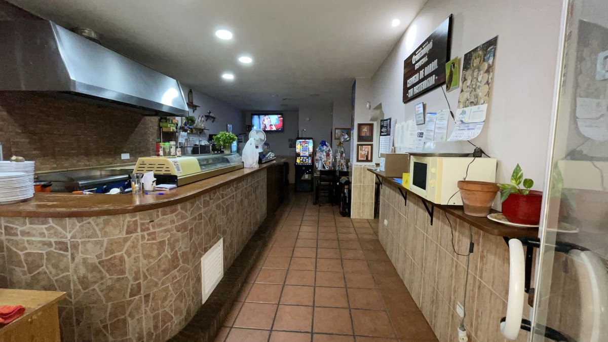 Gewerbeimmobilie in San Luis de Sabinillas