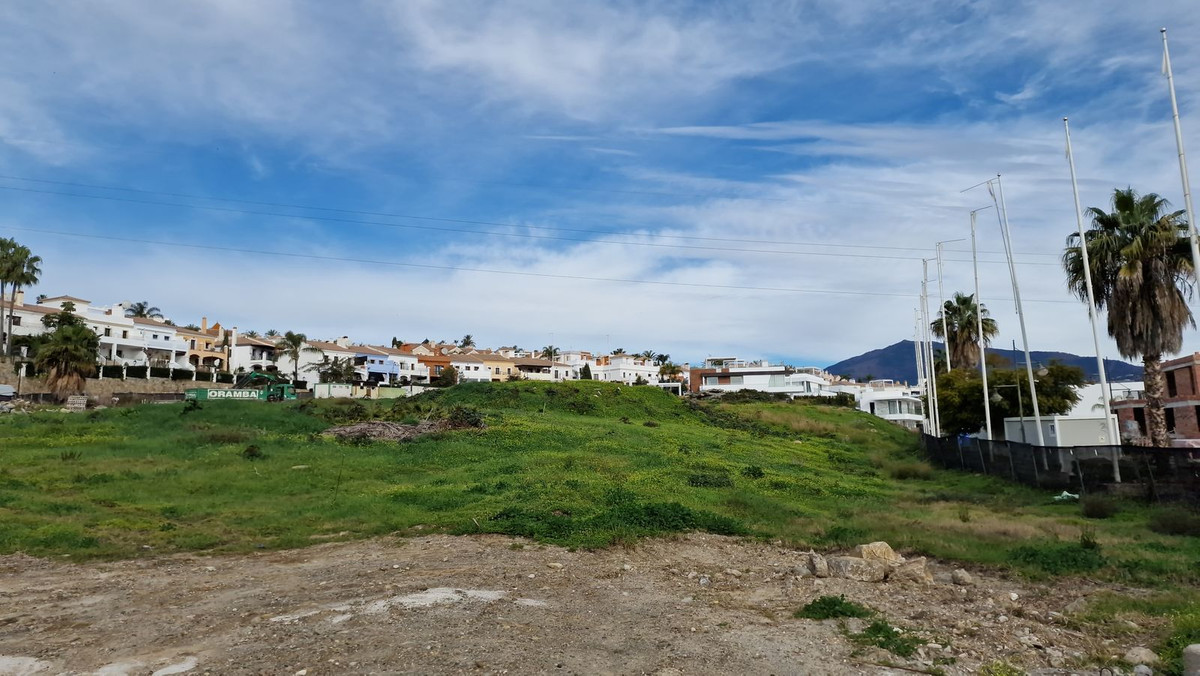 Grundstück in Estepona