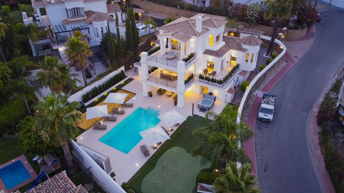 Villa in Nueva Andalucía