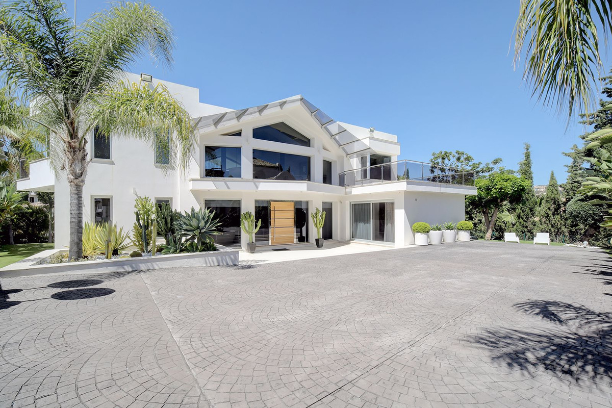 Villa in Nueva Andalucía