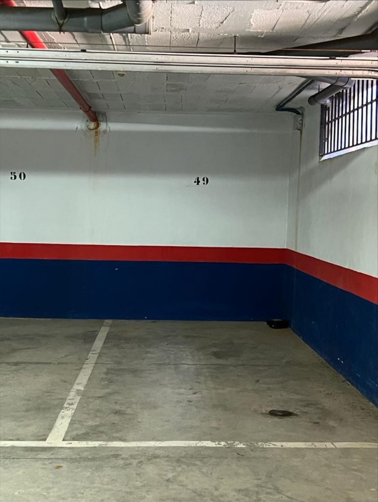 Garage in Casares