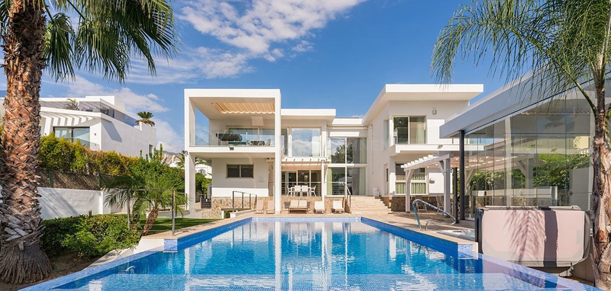 Villa in Nueva Andalucía