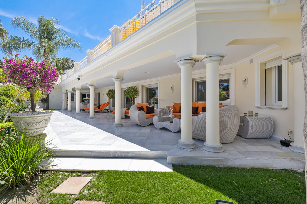 Villa in Nueva Andalucía
