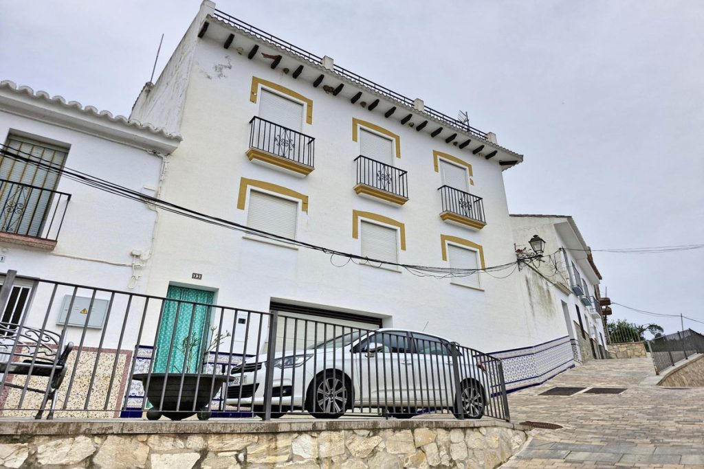 Town house in Guaro