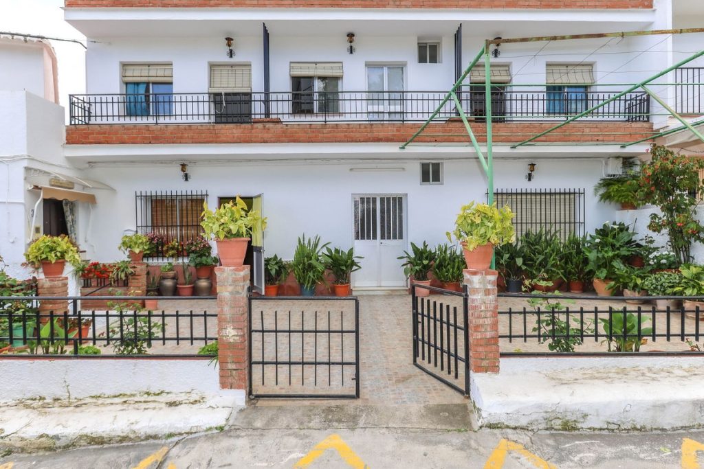 Commercial property in Tolox