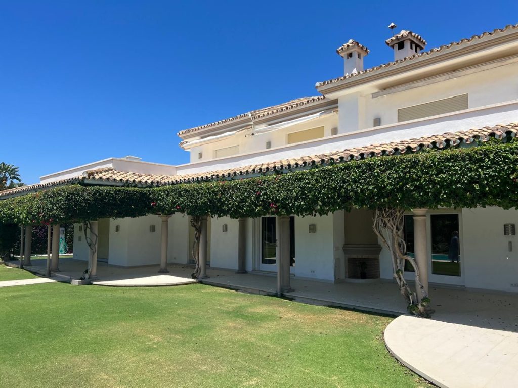 Villa in Estepona