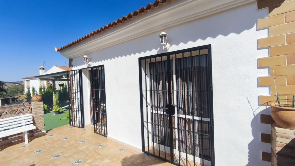 Country house in Monda
