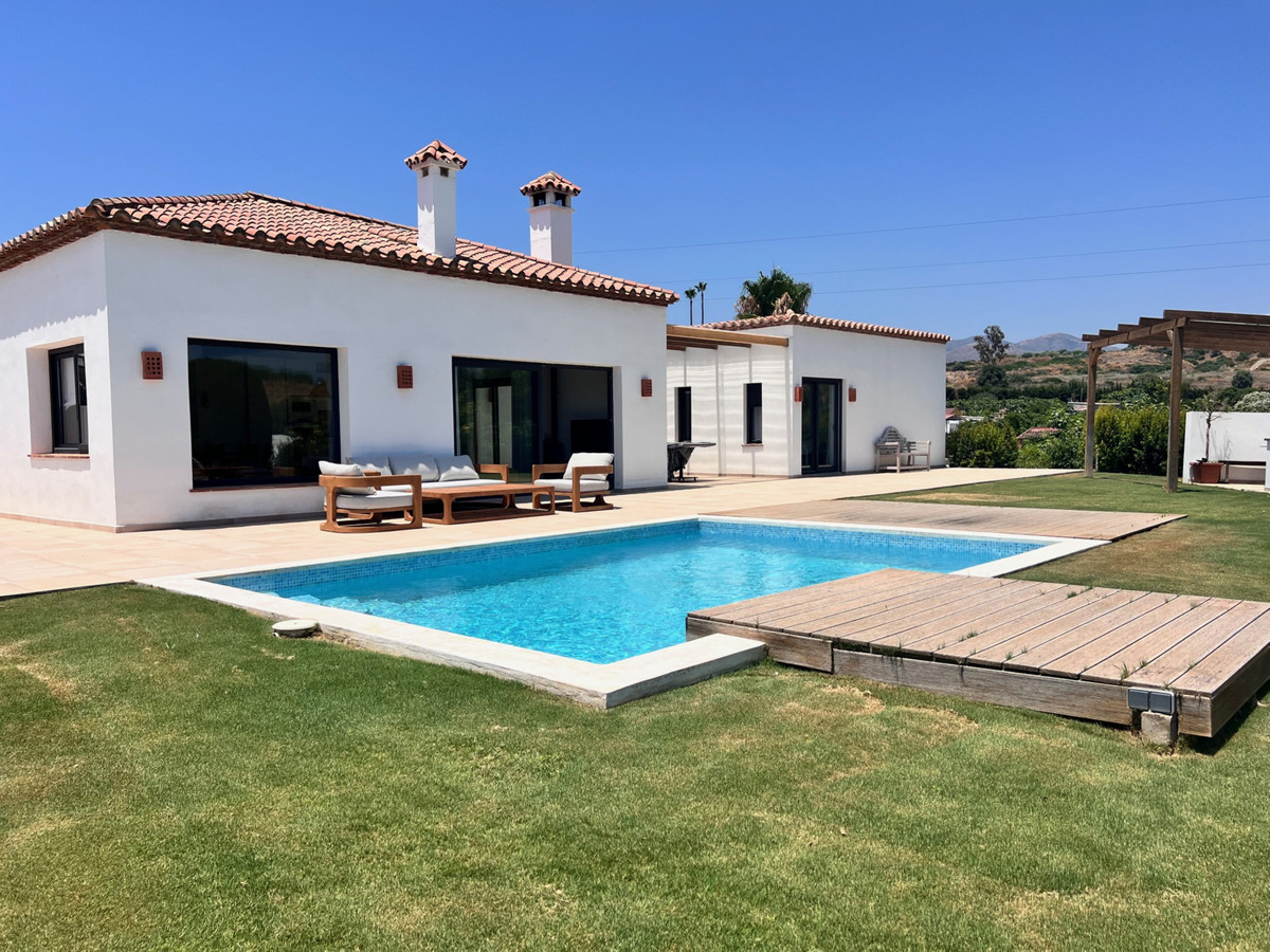 Villa in New Golden Mile