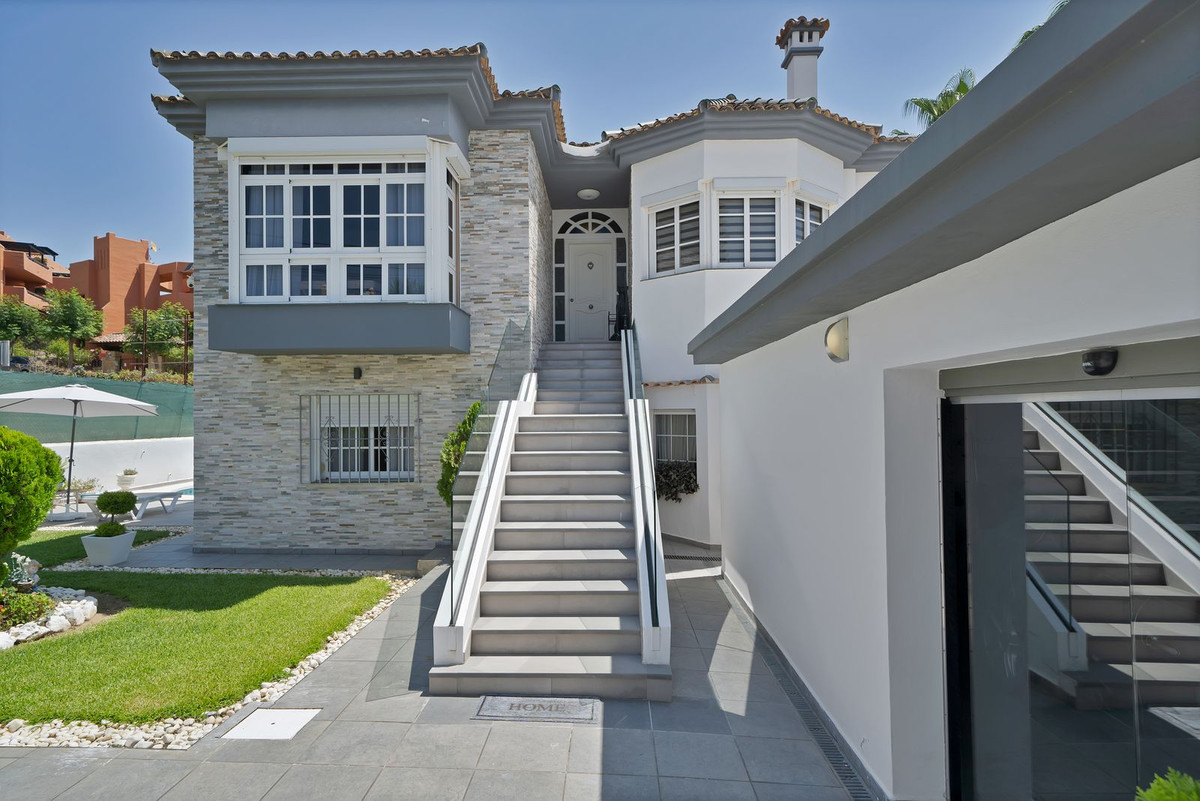 Villa in Estepona
