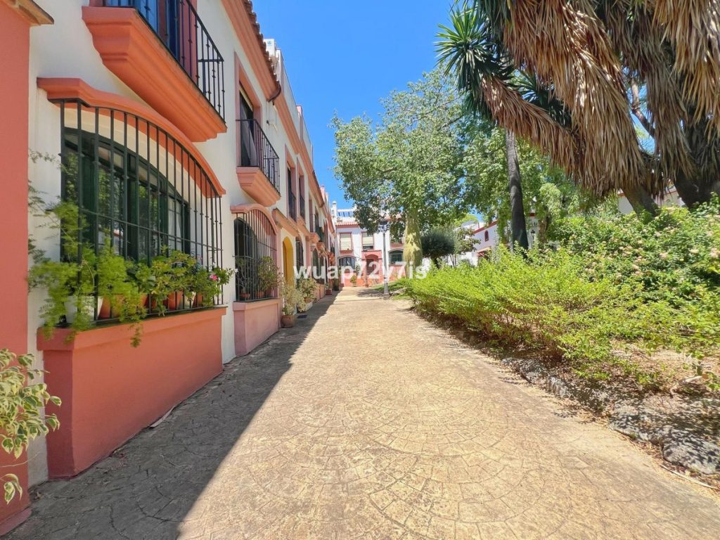 Commercial property in Estepona