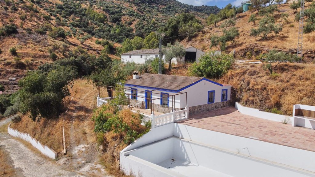 Land in Guaro