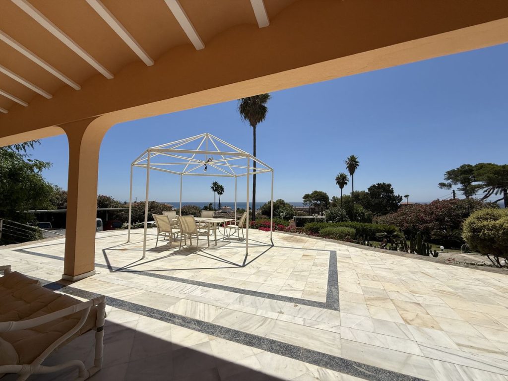 Villa in Estepona