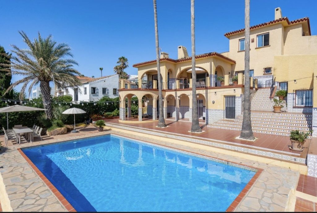 Villa in Estepona
