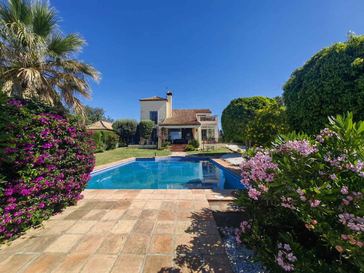 Villa in Estepona
