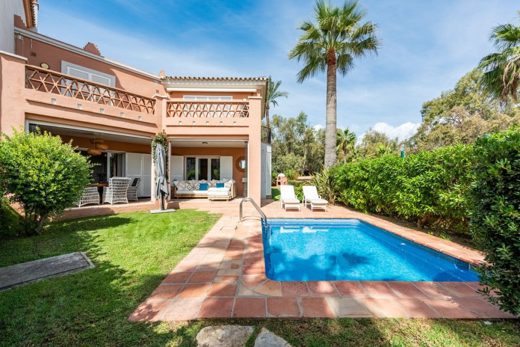 Villa in Casares