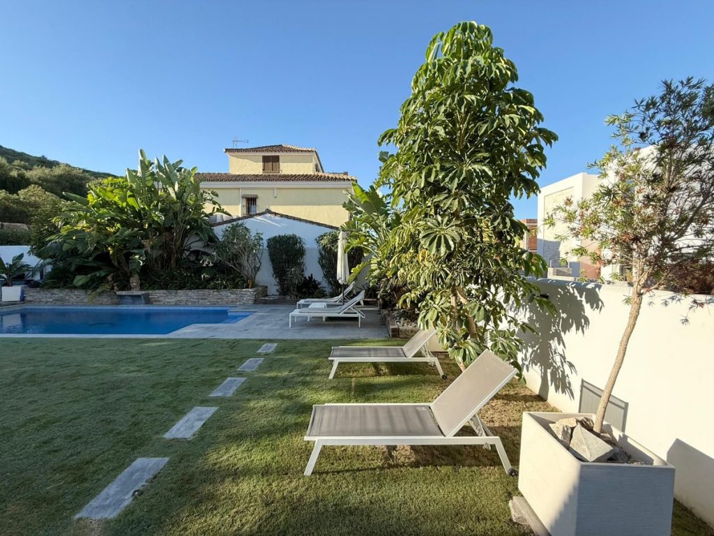 Villa in Casares