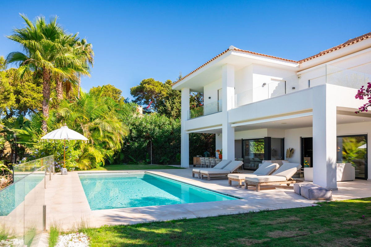Villa in Artola