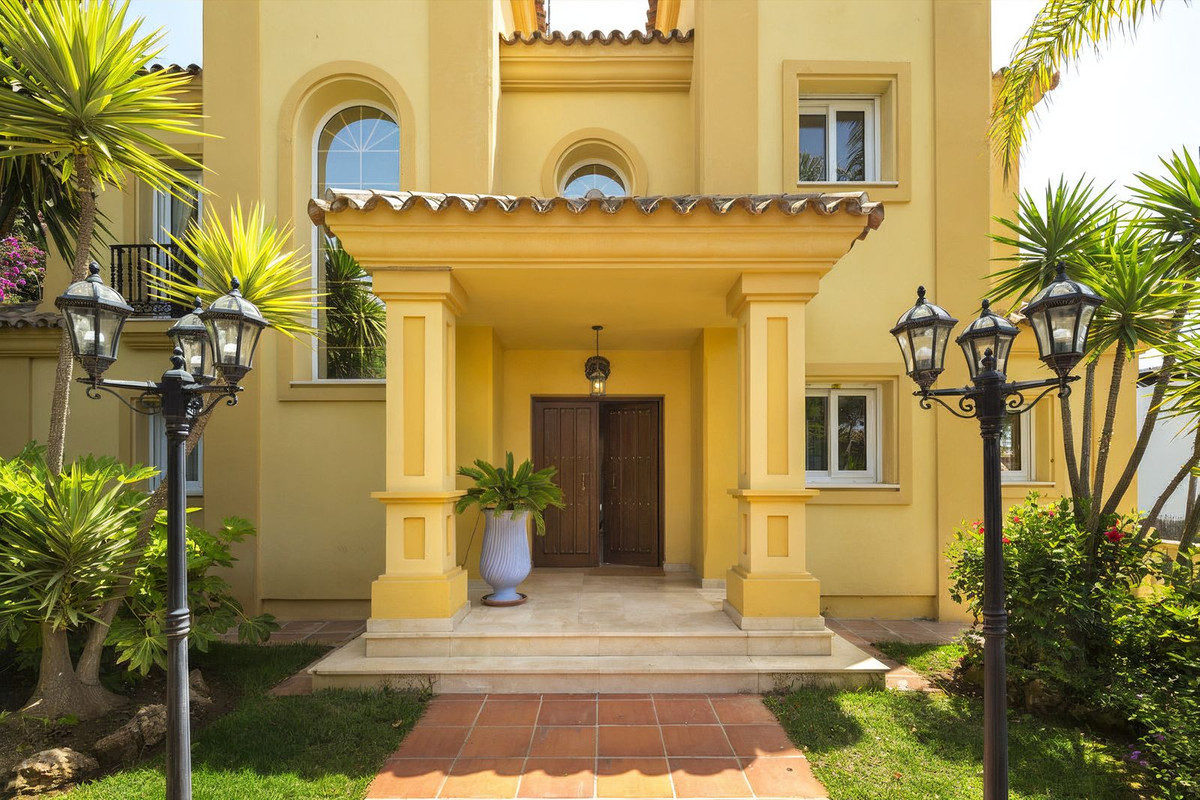 Villa in Elviria
