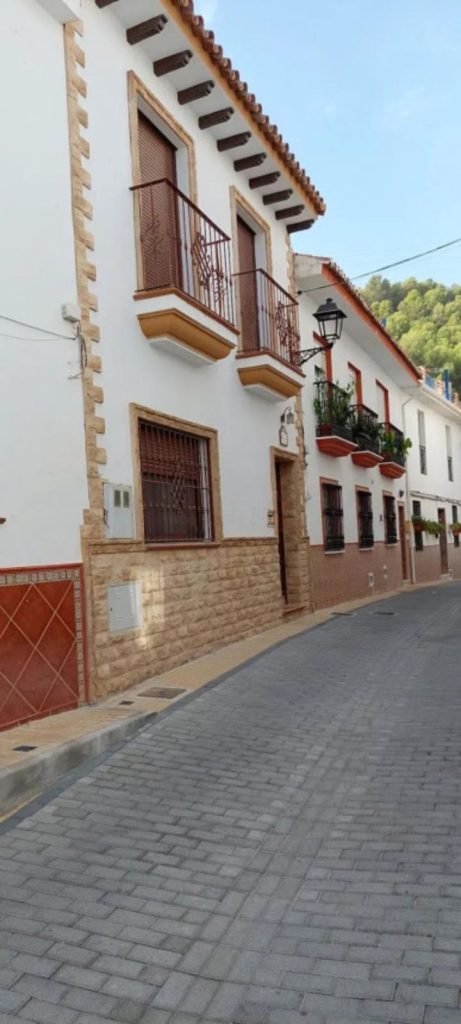 Town house in Monda
