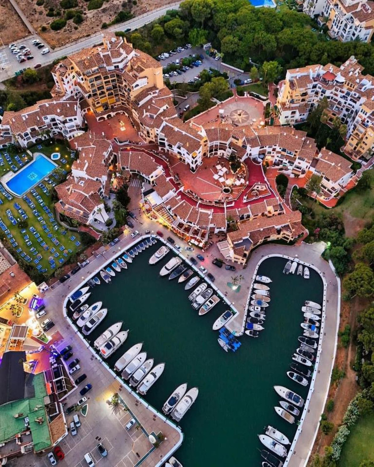 Gewerbeimmobilie in Puerto de Cabopino