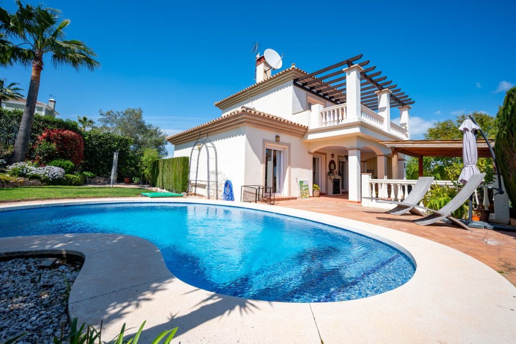Villa in Coín
