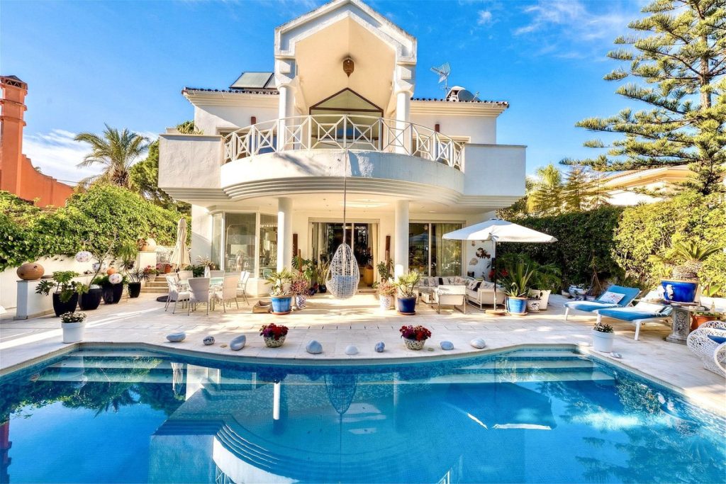 Villa in Estepona