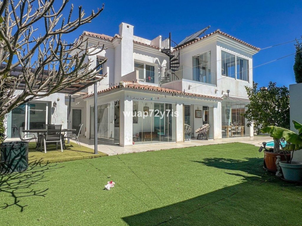 Villa in Estepona