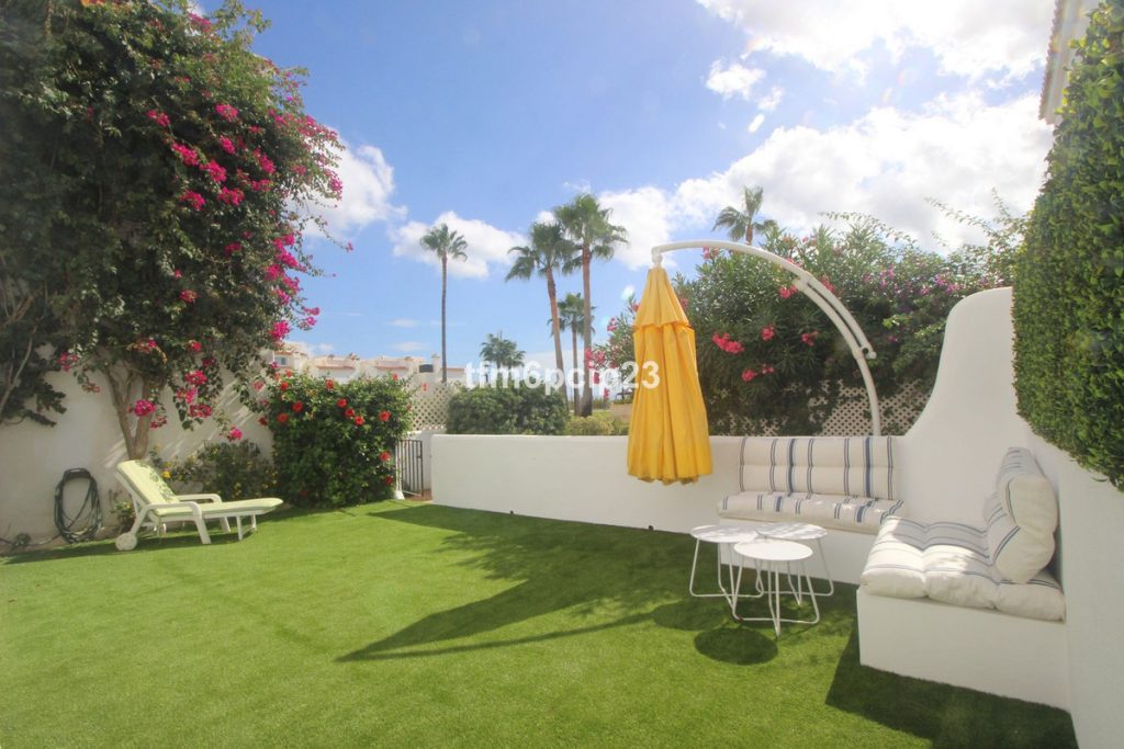 Villa in Casares
