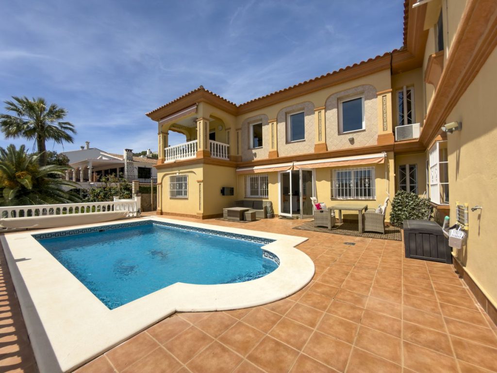 Villa in Coín