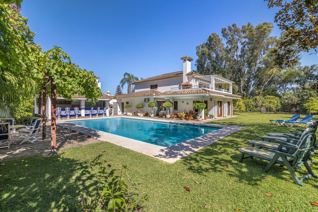 Villa in Estepona