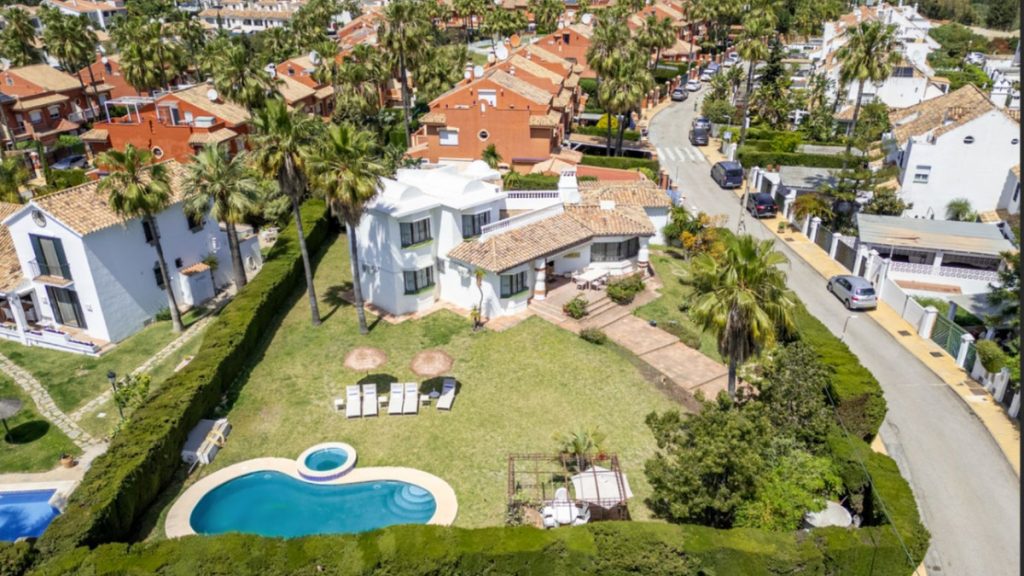 Villa in Estepona