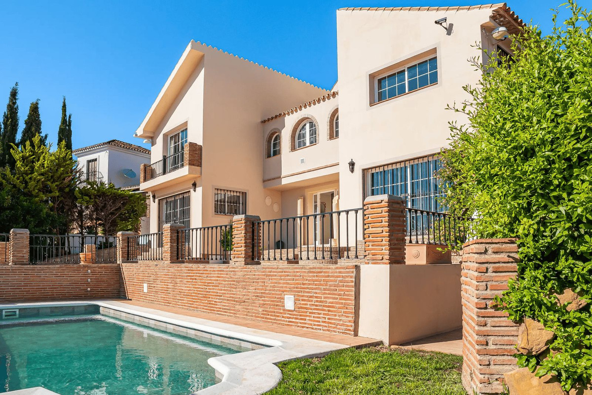 Villa in Estepona