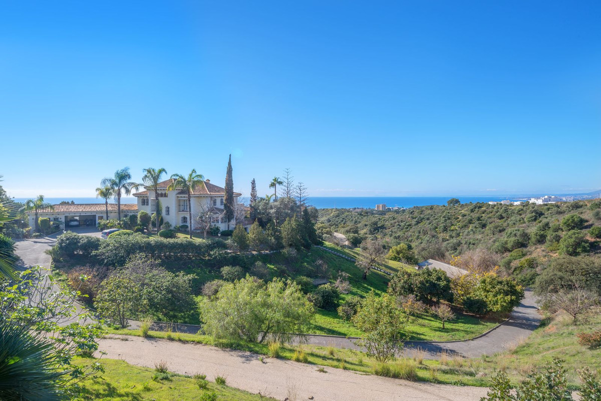 Villa in Altos de los Monteros