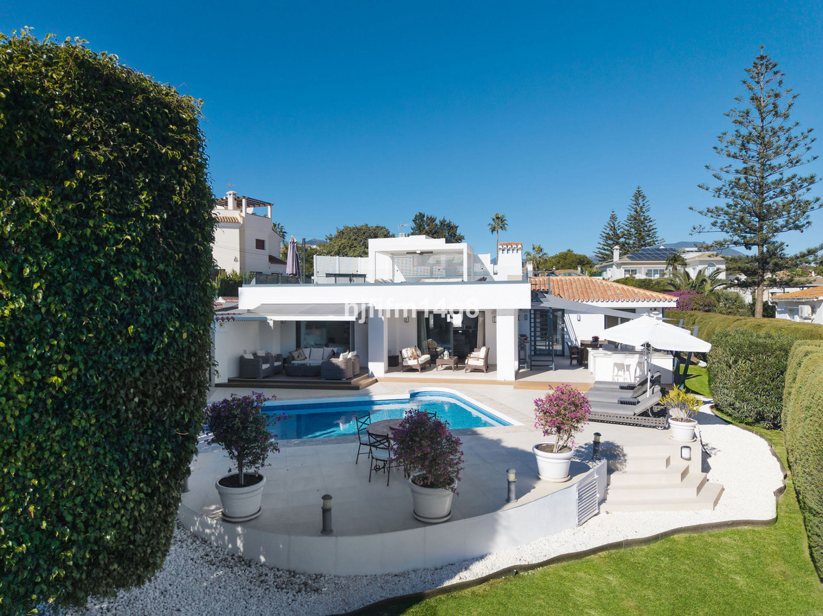 Villa in Nueva Andalucía