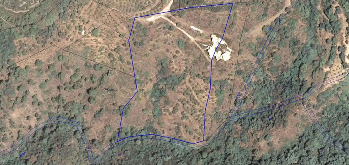 Grundstück in Istán