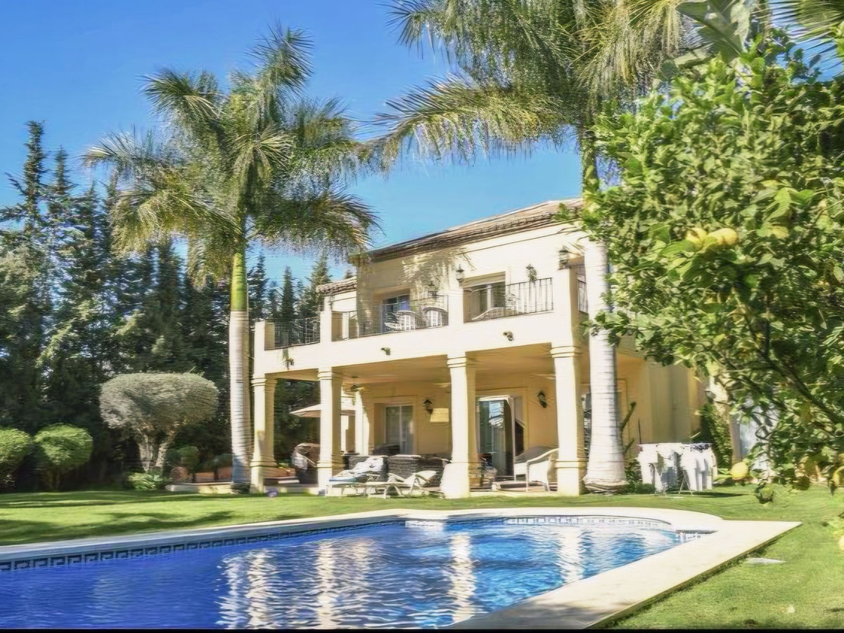 Villa in Nueva Andalucía