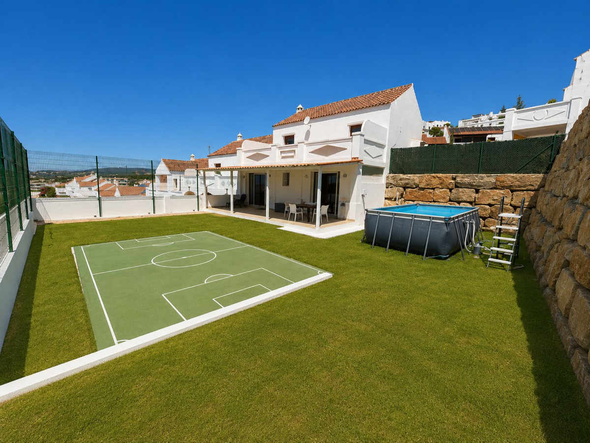 Villa in Casares