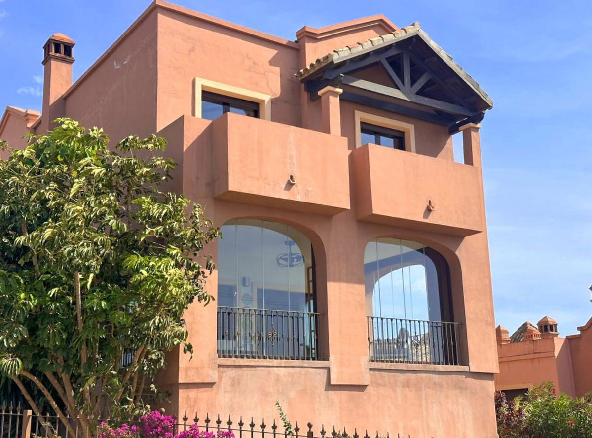 Villa in Estepona
