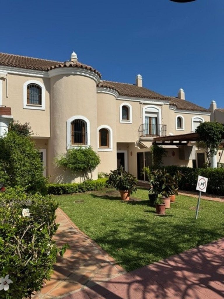 Town house in El Paraiso
