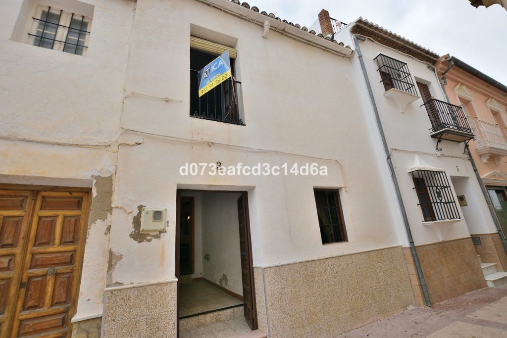 Town house in Cañete la Real