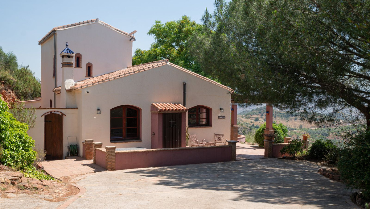 Finca in Almogía