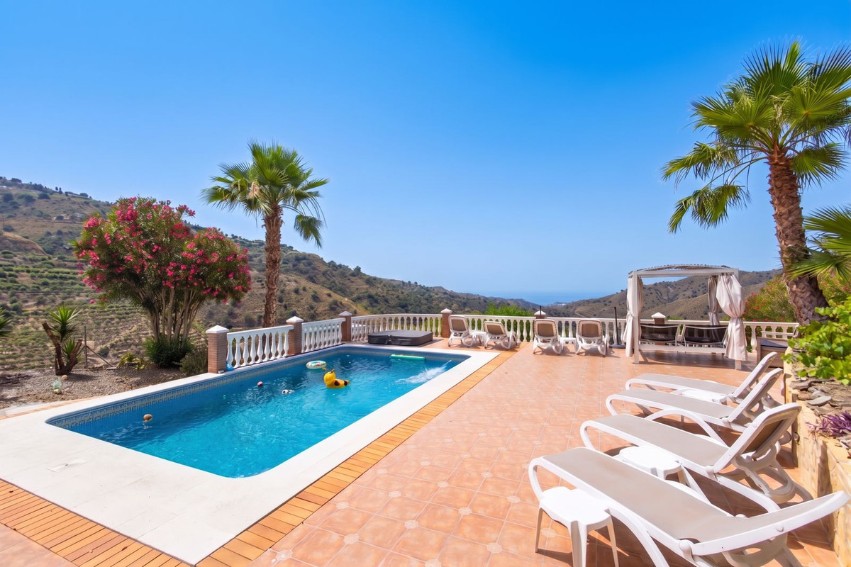 Villa in Sayalonga