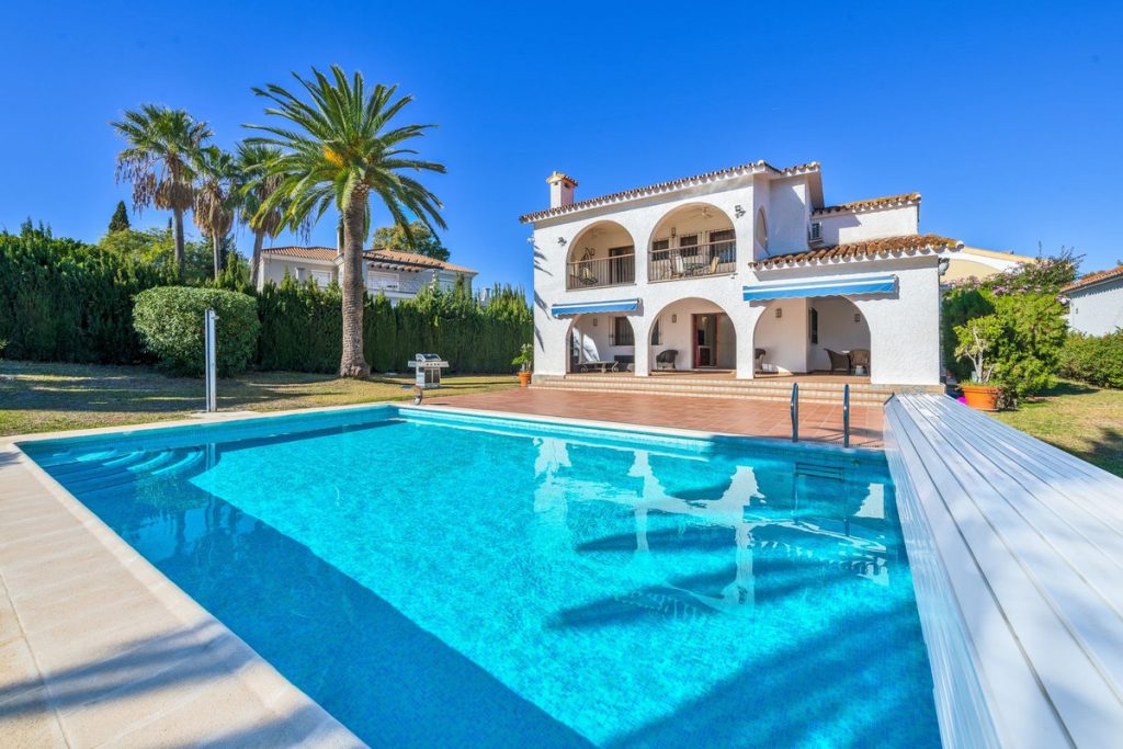 Villa in Estepona
