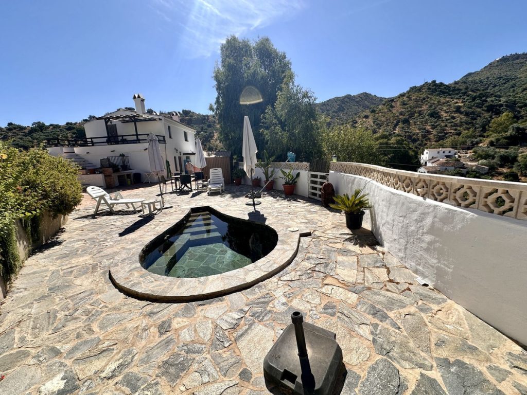 Country house in Comares